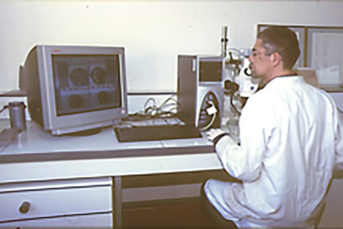 Travail sous bino et ordi